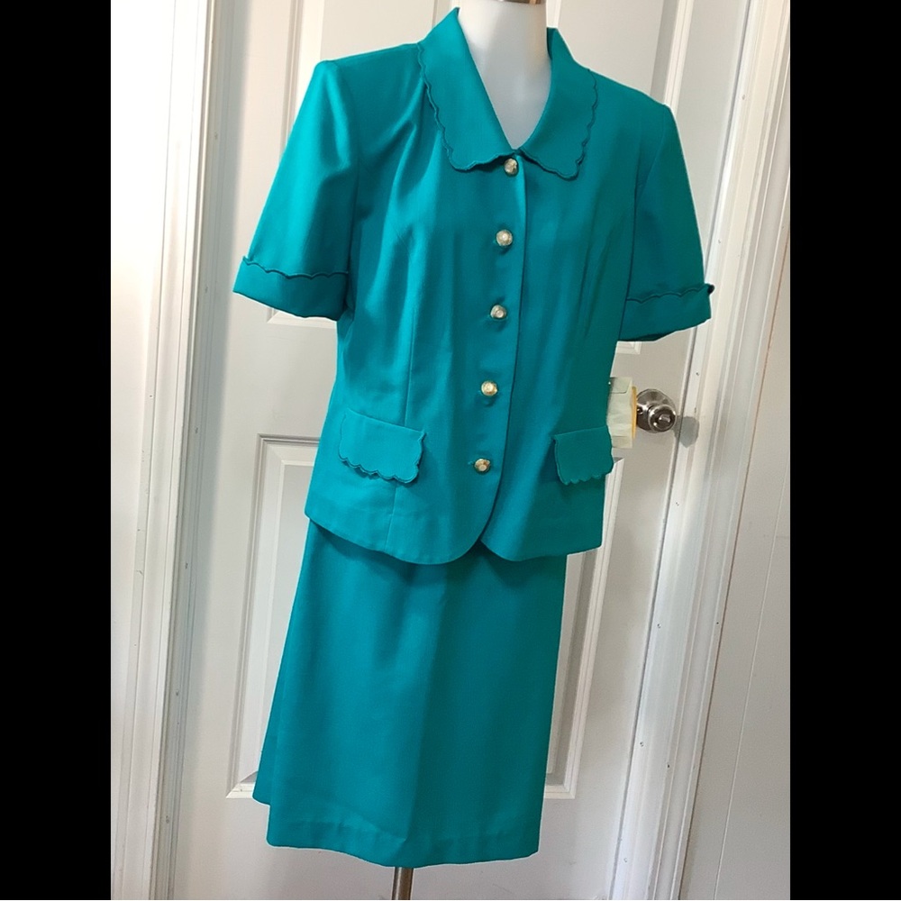 Vintage Leslie fay suits skirt suits complete with blazer size 10 NWT